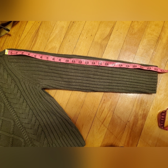 Tommy Hilfiger army green cable knit sweater. Slightly cropped. Size L. Acrylic. - Picture 8 of 10